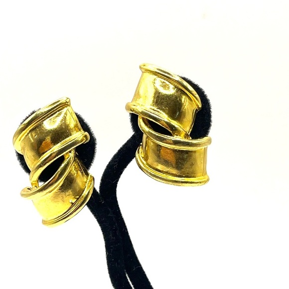 Gold Tone Sculptural Textured Large Clip on Earrings Made in the USA - Picture 5 of 12